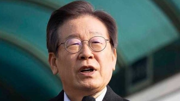 泽巨配资 泰国暂停佩通坦总理一职